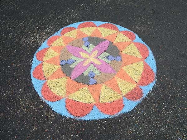 Crayola Washable Sidewalk Chalk, 24 Ct, Outdoor Toys, Summer Activities for Kids, Arts and Crafts, Gifts for Kids, Ages 4, 5, 6, 7